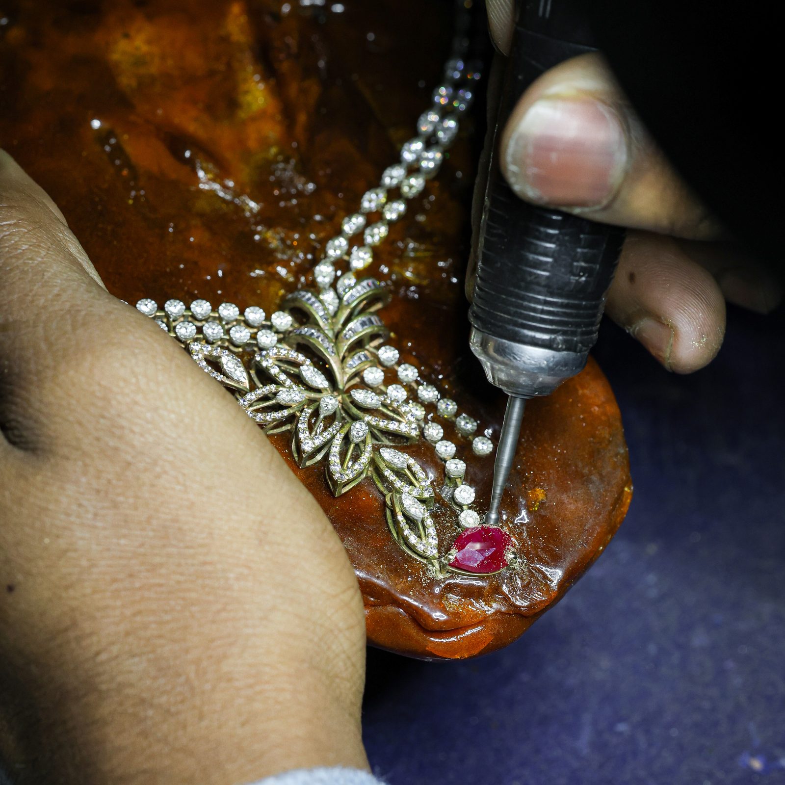 Micro-Pave & Hand Diamond Setting
